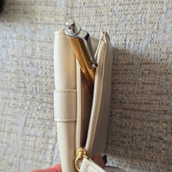 MUNDI BRAND WOMEN'S "ALMOND" WALLET WITH RFID PROTECTION - Picture 7 of 13